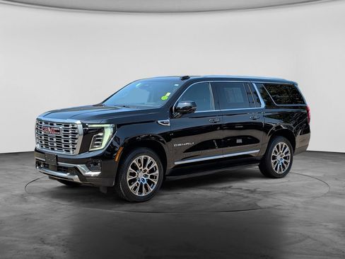 Used 2025 GMC Yukon XL Denali AWD/4WD image 3