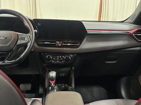 Used 2025 Chevrolet TrailBlazer RS FWD image 17