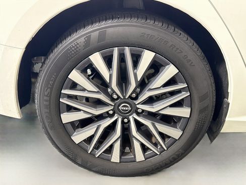 Used 2025 Nissan Altima 2.5 SV FWD image 33