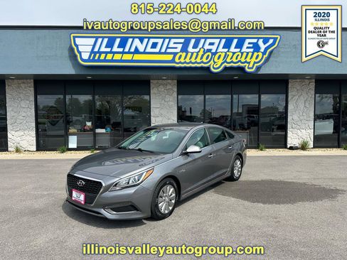 Used 2017 Hyundai Sonata SE FWD image 1
