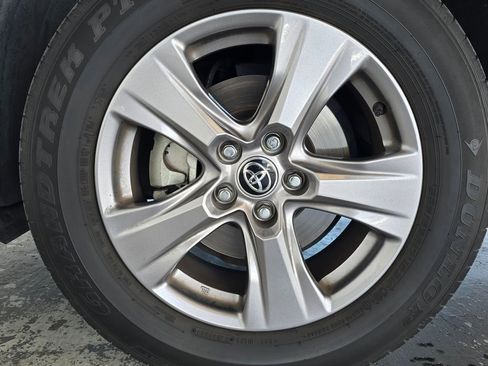 Used 2024 Toyota RAV4 XLE FWD image 41