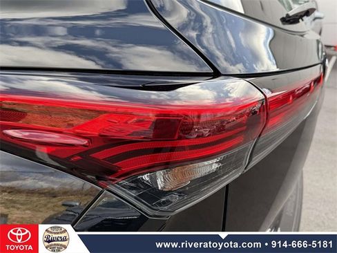 Used 2022 Toyota Highlander XLE image 8