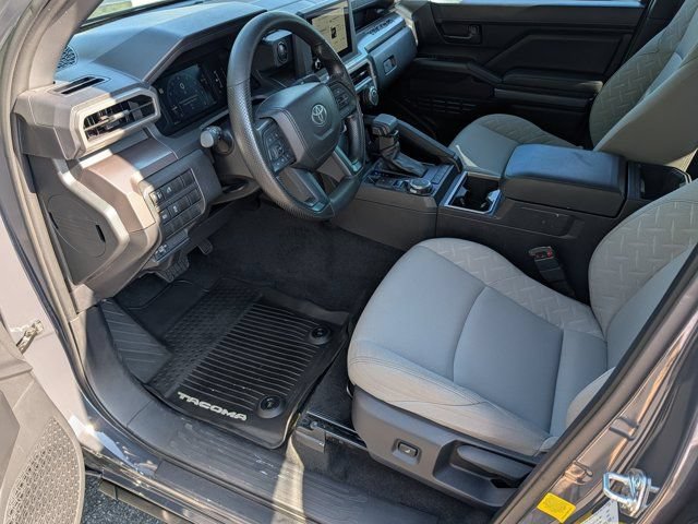 Used 2025 Toyota Tacoma SR5 AWD/4WD image 9