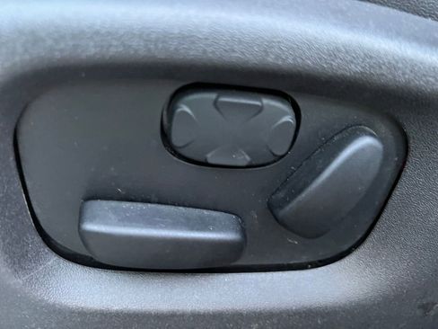 Used 2013 Lincoln MKS AWD image 16