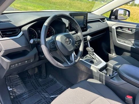 Used 2020 Toyota RAV4 XLE w/ XLE Grade Weather Package AWD/4WD image 33