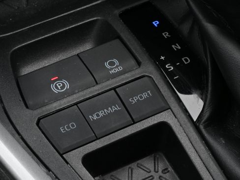 Used 2019 Toyota RAV4 XLE FWD image 20