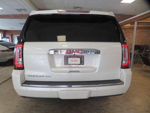 Used 2015 GMC Yukon XL Denali w/ Touring Package AWD/4WD image 70