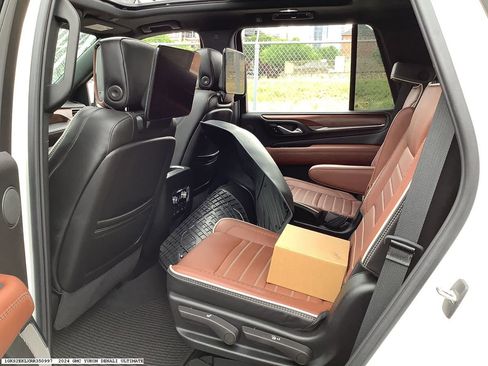 Used 2024 GMC Yukon Denali Ultimate AWD/4WD image 12