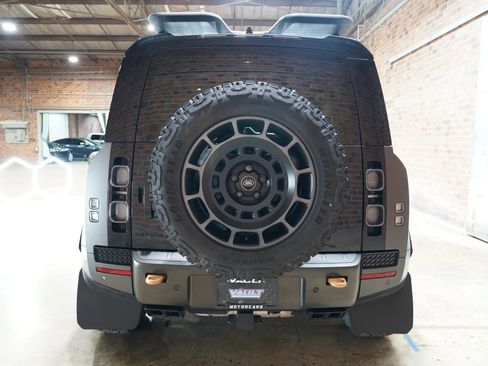 Used 2025 Land Rover Defender 110 image 17