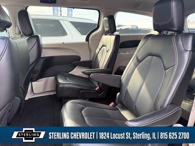 Used 2024 Chrysler Pacifica Touring-L FWD image 14