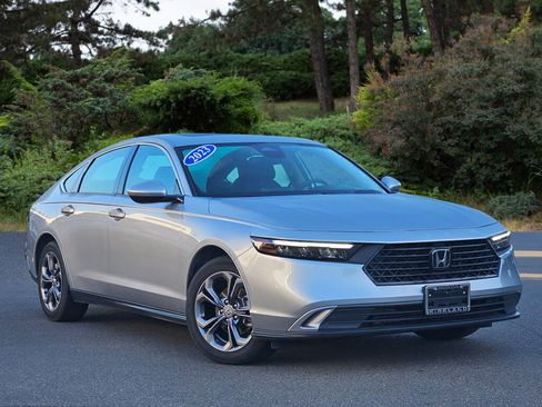 Used 2023 Honda Accord EX image 1