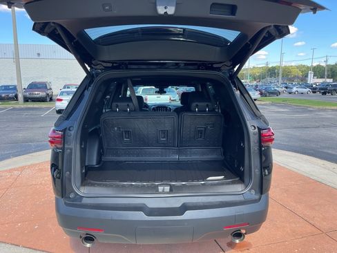 Used 2023 Chevrolet Traverse LT w/ LPO, Floor Liner Package image 16