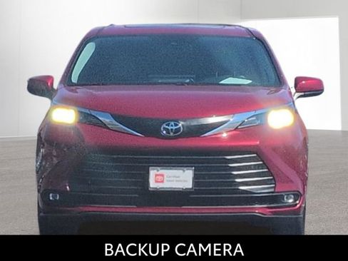 Certified 2026 Toyota Sienna XLE FWD image 2