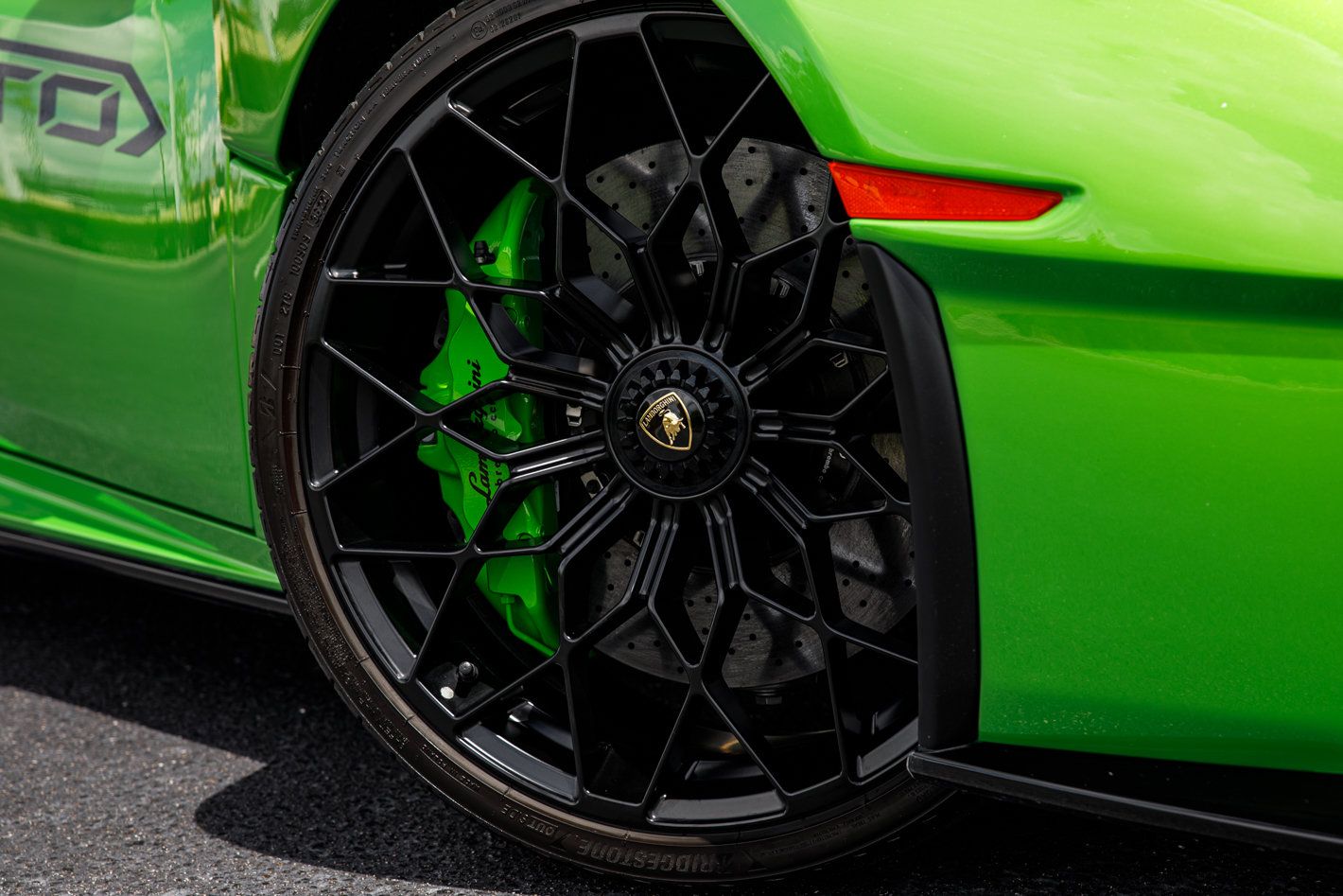 Used 2023 Lamborghini Huracan STO RWD image 33