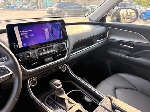 Used 2025 Toyota Grand Highlander AWD image 21