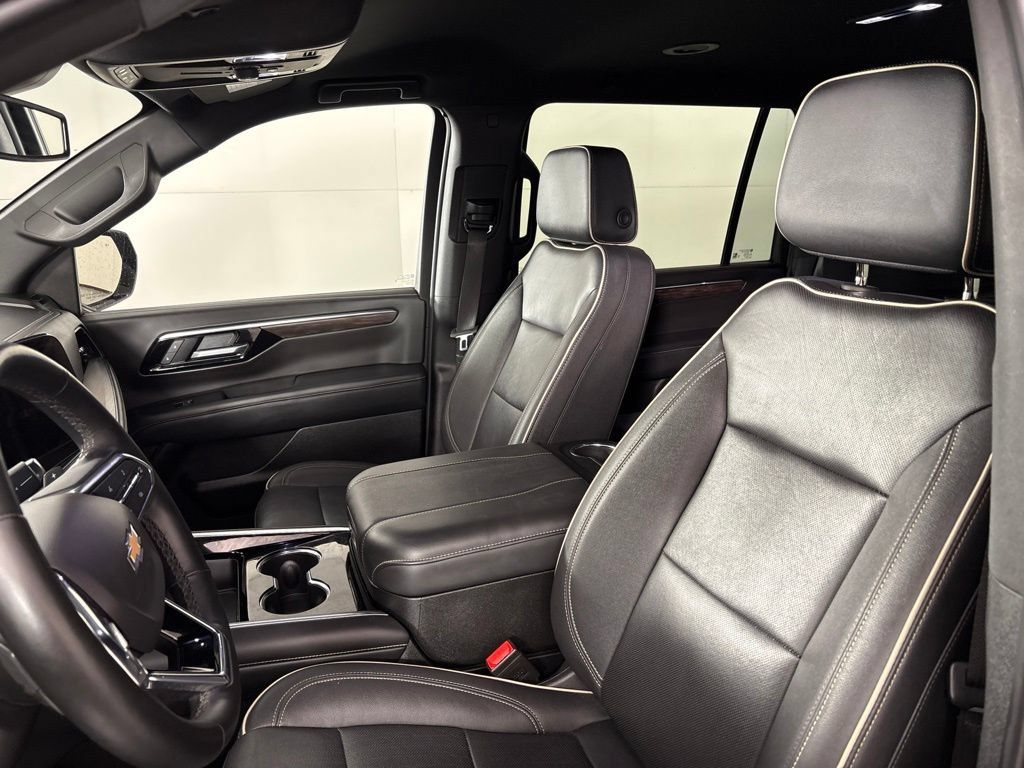 Certified 2025 Chevrolet Suburban Premier RWD image 33