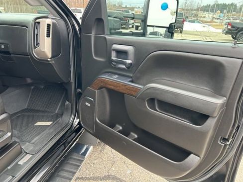 Used 2019 GMC Sierra 3500 Denali w/ Duramax Plus Package image 18