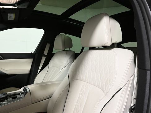 Certified 2024 BMW X6 M60i w/ Dynamic Handling Package AWD/4WD image 4