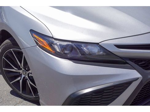 Used 2024 Toyota Camry SE FWD image 2