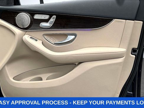 Used 2021 Mercedes-Benz GLC 300 4MATIC image 34