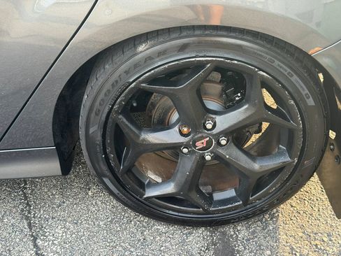 Used 2018 Ford Focus ST FWD image 51