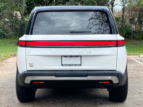 Used 2023 Rivian R1S Adventure image 6