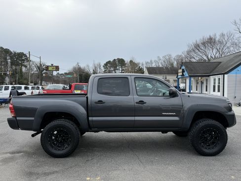 Used 2015 Toyota Tacoma 4x4 Double Cab w/ Convenience Package image 4