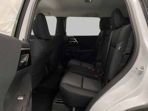 New 2026 Mitsubishi Outlander ES image 28