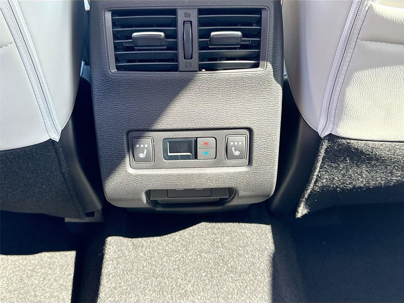 New 2026 Mitsubishi Outlander SEL FWD image 19