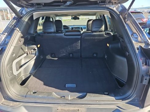 Used 2018 Jeep Cherokee Limited AWD/4WD image 13