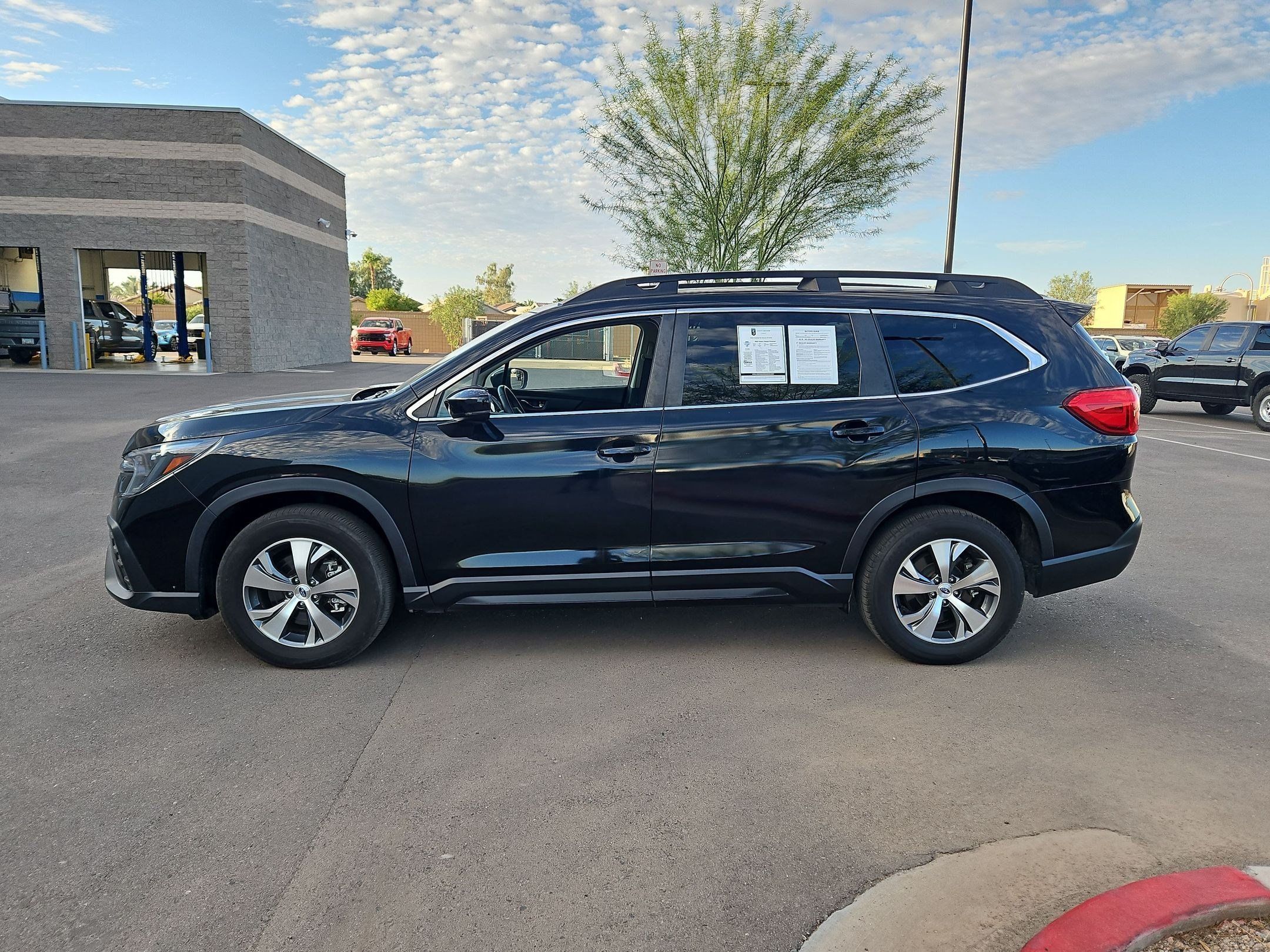 Used 2024 Subaru Ascent Premium w/ Convenience Package AWD/4WD image 3