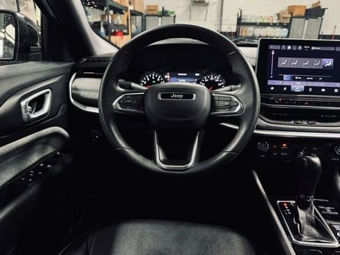 Used 2023 Jeep Compass Latitude image 23