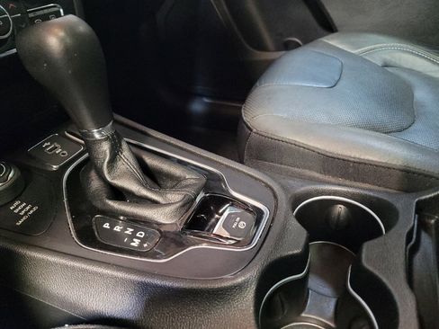 Used 2019 Jeep Cherokee Limited AWD/4WD image 26