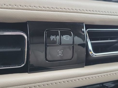 Used 2022 Lincoln Nautilus AWD w/ Premium Package image 27