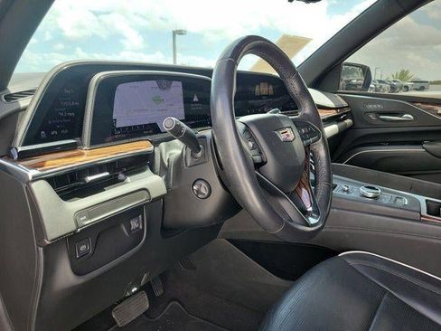 Used 2022 Cadillac Escalade Premium Luxury image 7