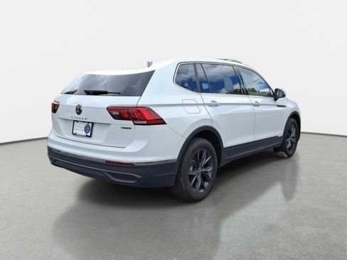 Used 2022 Volkswagen Tiguan SE w/ Panoramic Sunroof Package image 4