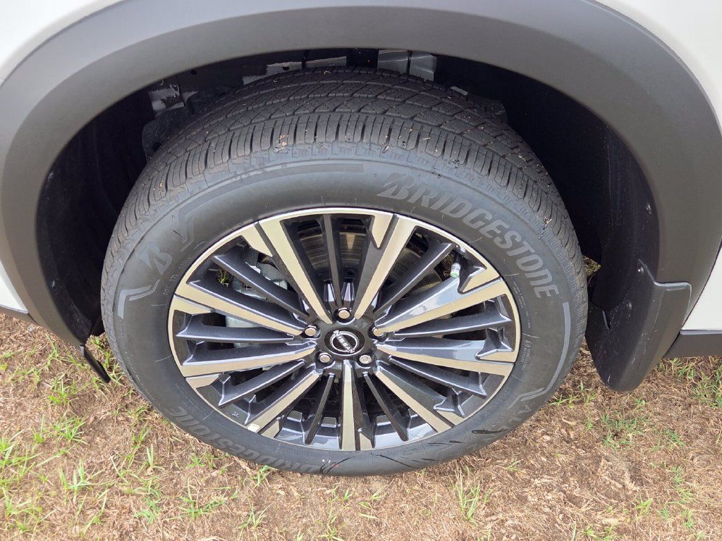 New 2026 Nissan Pathfinder Platinum w/ Accent Package FWD image 3