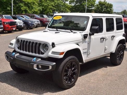 Used 2024 Jeep Wrangler Unlimited Sahara AWD/4WD image 4