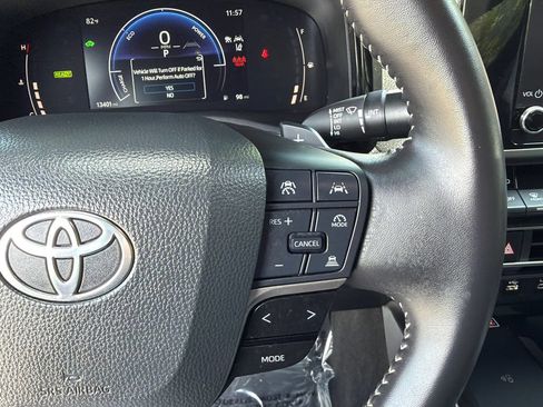 Used 2025 Toyota Camry SE w/ Convenience Package FWD image 22