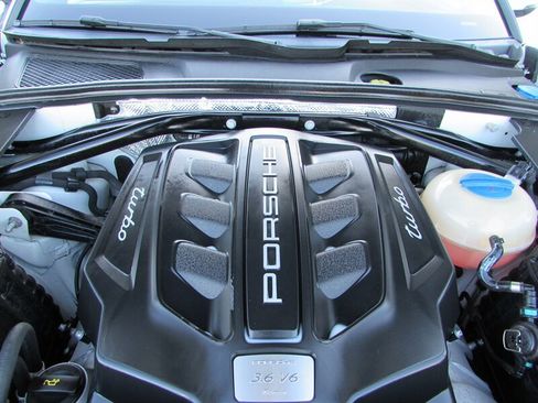 Used 2016 Porsche Macan Turbo AWD/4WD image 37