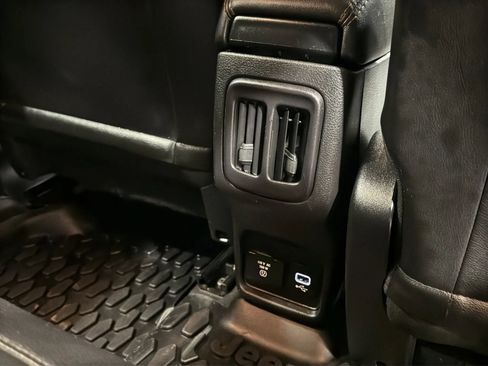 Used 2018 Jeep Compass Limited image 20