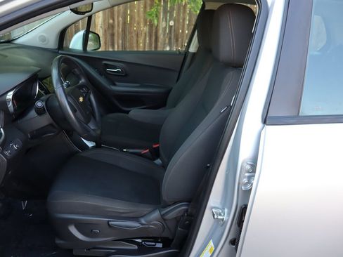 Used 2018 Chevrolet Trax LS AWD/4WD image 19