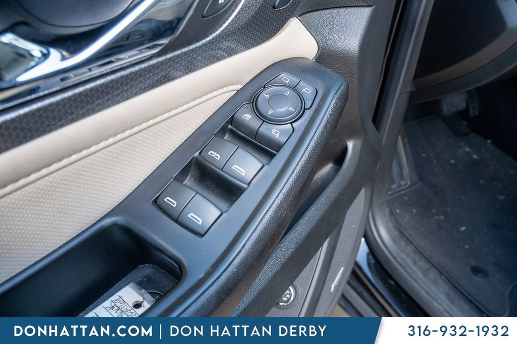 Used 2023 Chevrolet Traverse Premier FWD image 17