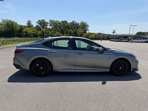 Used 2025 Toyota Camry SE FWD image 8