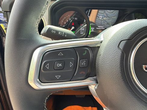 Used 2025 Jeep Wrangler Unlimited Sahara AWD/4WD image 27