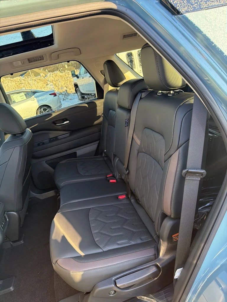 Certified 2026 Nissan Pathfinder Platinum w/ Cargo Package AWD/4WD image 24