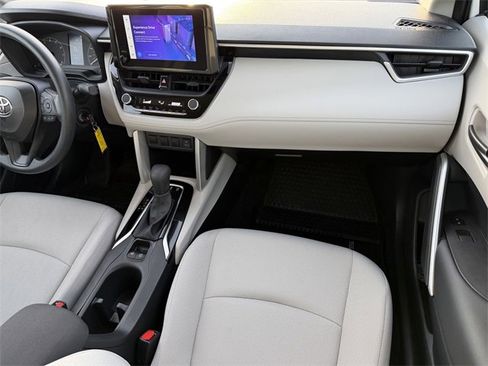 Used 2024 Toyota Corolla Cross L image 34