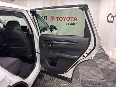 Used 2025 Honda CR-V EX image 13
