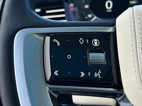 Used 2025 Land Rover Range Rover SE image 29