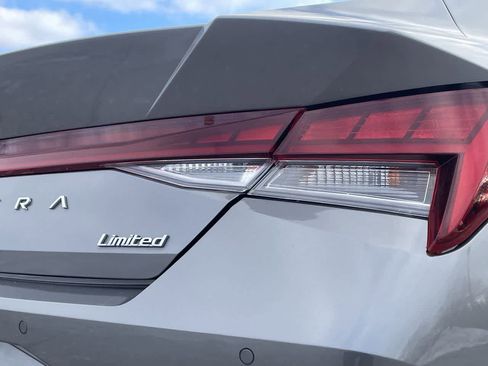 Used 2023 Hyundai Elantra Limited image 39